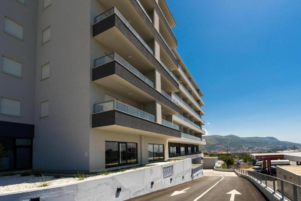 Apartment With Seaview + Private Garage Parking 스플리트 외부 사진